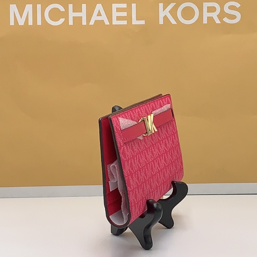 MICHAEL KORS Reed Large
Snap Signature Wallet
MK Logo Electric Pink color - Picture 2 of 11